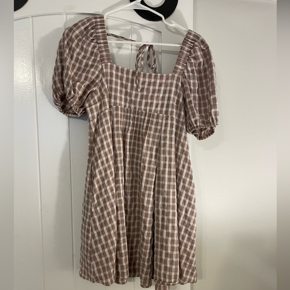 clad and cloth Dresses & Skirts - Brown and White Puff Sleeve baby doll dress - size small
